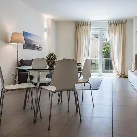 City & Suites Apartmán